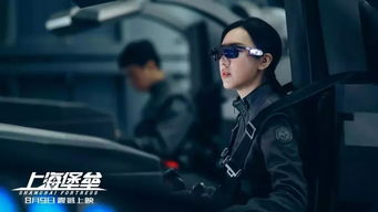 上海街头神秘人物微笑眨眼瞬间