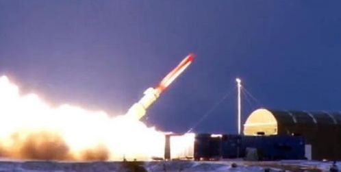 德黑兰夜空导弹飞行轨迹