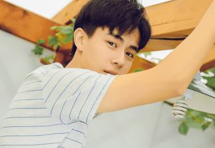 网友评论截图关于李昀锐关晓彤健身话题