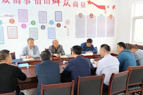 怀集县清淤工作人员忙碌场景