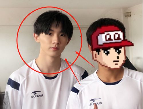 马嘉祺在后台接受采访