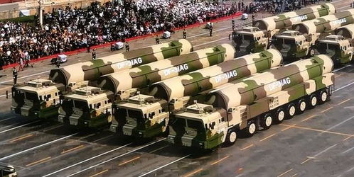 城市上空导弹痕迹如蛛网 真实目击者讲述震撼一幕