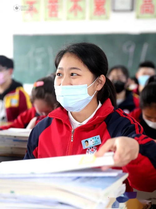 大学生校园生活场景