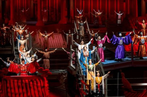 戏剧幻城门口建筑夜景