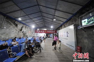 以色列民众进入防空洞