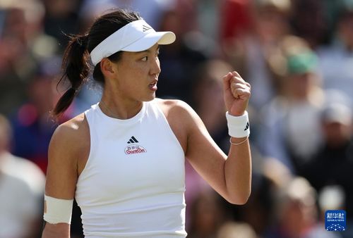 王欣瑜庆祝得分