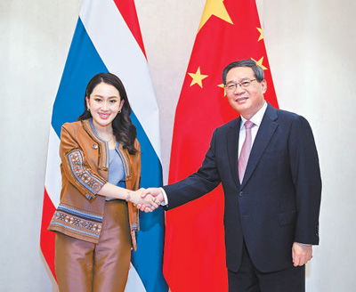 泰国总理佩通坦在记者会上发言