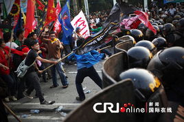 泰国曼谷政府大楼前民众示威现场