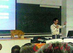 韦东奕连续三天“追星”北大女教授王虹！16岁入北大，数学圈炸了