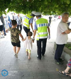 民警未搀扶水中摔倒老人？真相背后的情感与责任争议