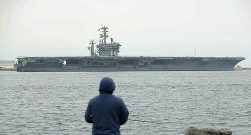 美国航母在波斯湾巡航