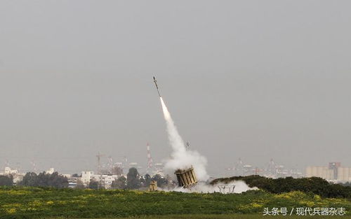 以色列防空导弹拦截来袭导弹瞬间