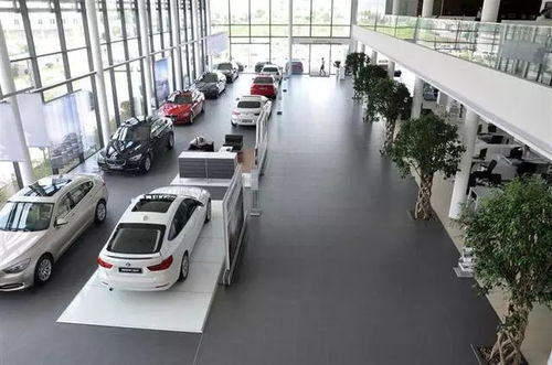 4S店员工破窗救人现场