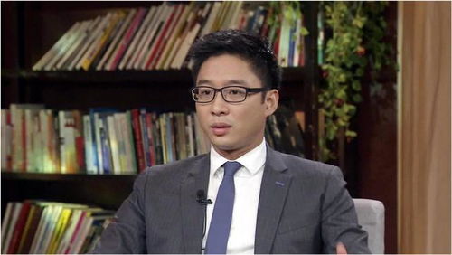 霍启仁与Namfon在订婚宴上的甜蜜瞬间