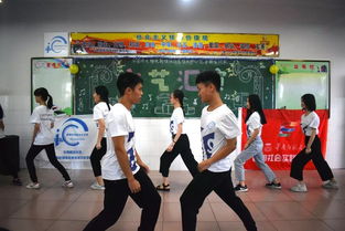 一群天真可爱的孩子在玩耍