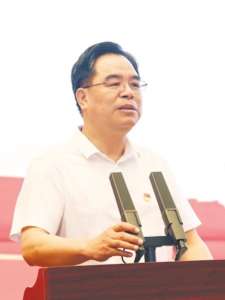 鲁国庆生前工作照