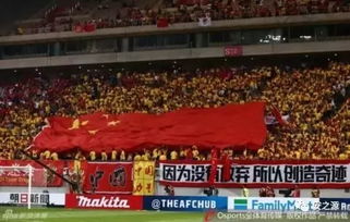常州球迷在看台上高举助威标语
