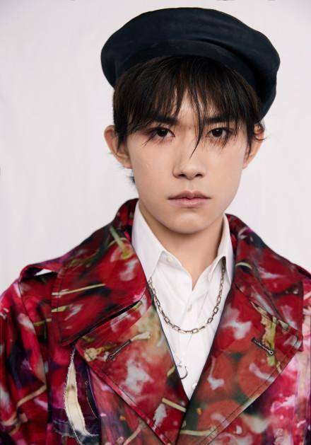 直播画面频繁切到易烊千玺的截图