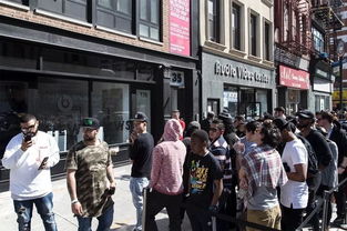 泡泡特玛快闪店门口排队场景