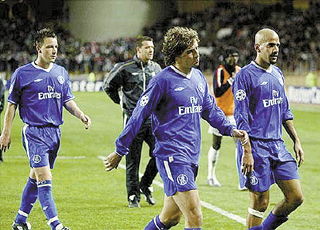 切尔西球员神情沮丧