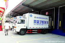 现代冷链车运输荔枝照片