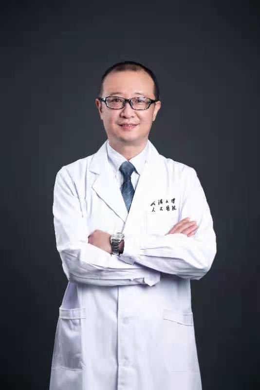 李明华医生工作照