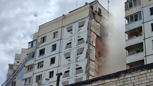 导弹袭击后的特拉维夫居民楼废墟