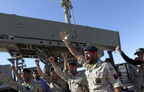 腾讯热搜爆文｜伊朗街头魔幻一幕：大爷嗑瓜子看无人机拦截，战火下的淡定日常