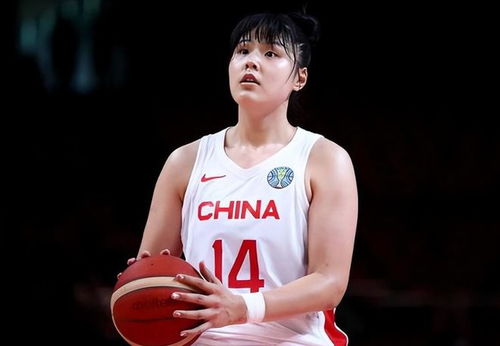 李月汝在比赛中防守