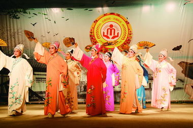 内蒙古艺术团演出剧照