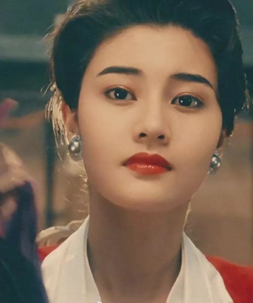 55岁李嘉欣生日惊艳亮相，港姐传奇依旧闪耀