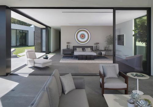 兰博基尼挂墙、豪宅炫富引热议，大蓝老婆为何被禁言？