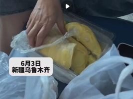 女子带榴莲乘机被拦 2人狂炫3个榴莲，网友：这操作我服了！