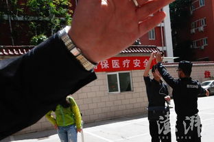 家属与医院交涉现场