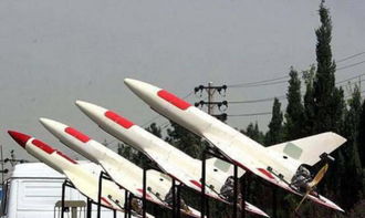 伊朗民众在山坡上观看无人机拦截过程