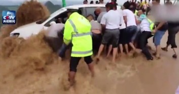 连人带车被洪水冲走的女子遇难：一场突如其来的天灾，撕裂了一个家庭的心