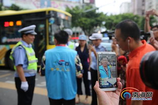 成都街头警察执法现场