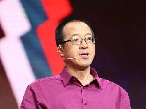 俞敏洪回北大参加校友会，站第一排合影引热议！他曾三次高考考上北大