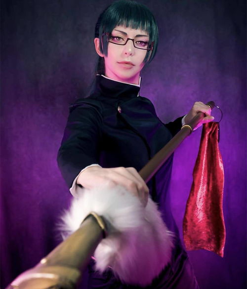 Coser一边还原角色一边搞笑自嘲