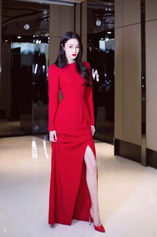 林允身材好就是敢穿，红裙粉舞服都美出圈！