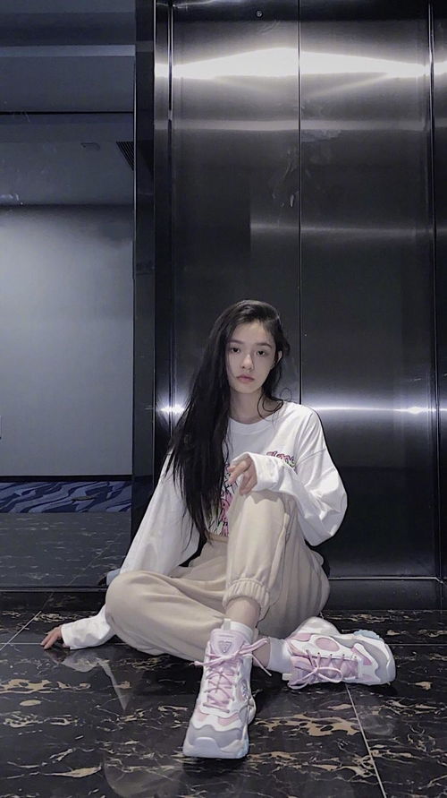 林允粉色舞蹈服穿搭照