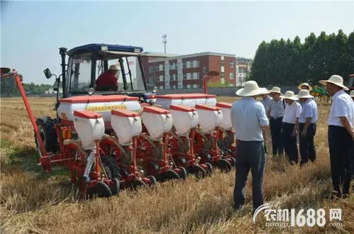 气吸式精量播种机在田间作业