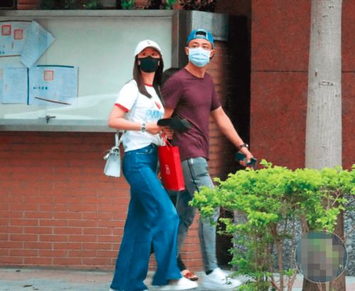 林心如与许玮甯聚会合影