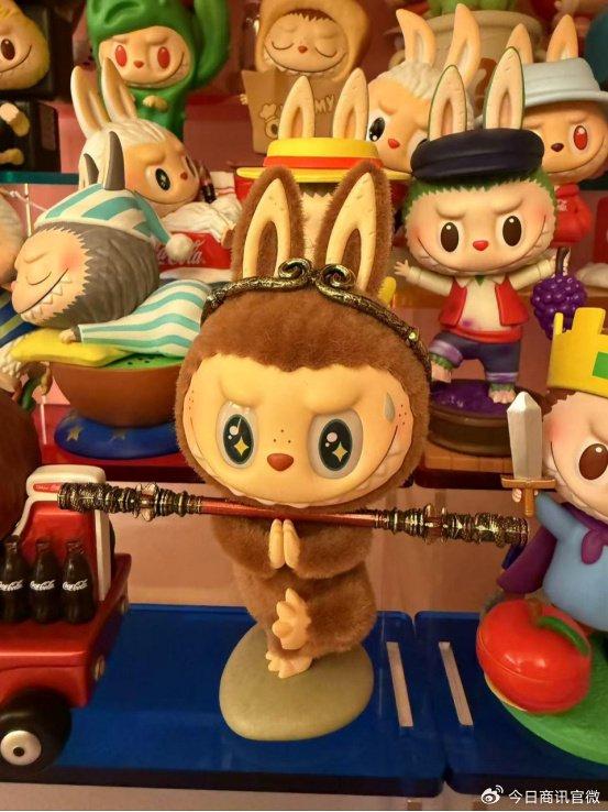 LABUBU与其他潮玩IP对比展示