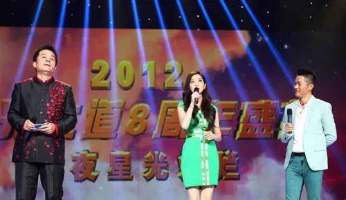 凤凰传奇经典舞台合照