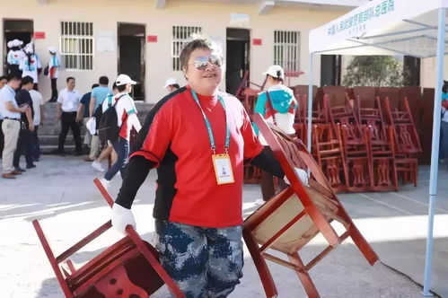 韩红在公益活动现场照片