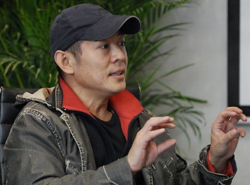 李连杰谈自闭：我不是装孙子，是真孙子 —— 腾讯热搜背后的深意与人生感悟