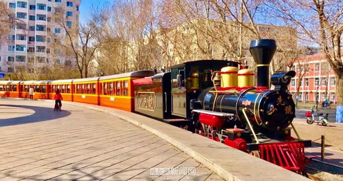 地摊小火车在社区中运行场景