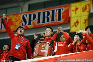 球迷在看台为王欣瑜加油