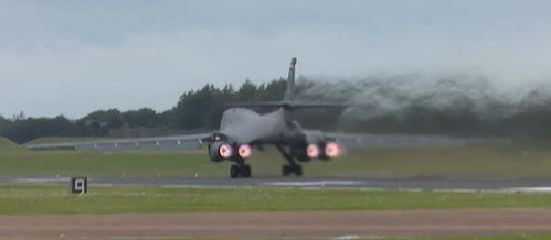 美军轰炸机起飞